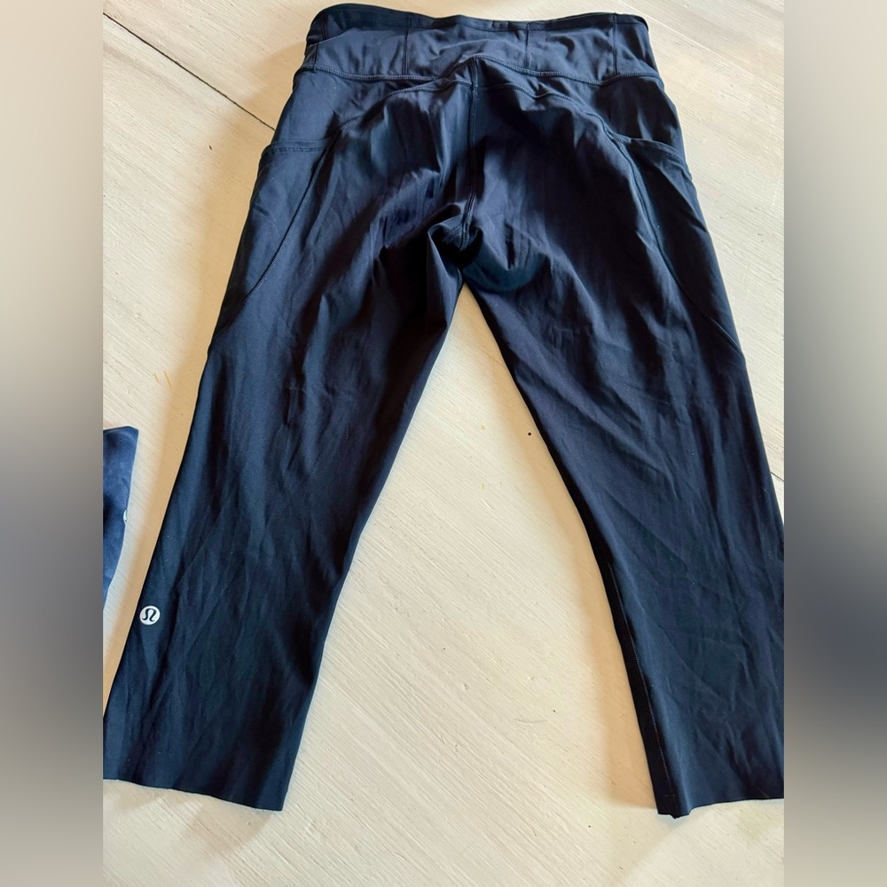 HR FAST AND FREE CROP 19’ leggings size 8